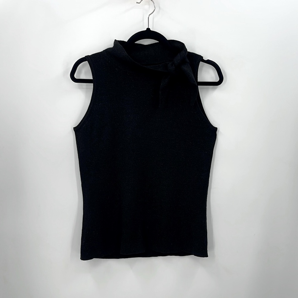 Outline Sleeveless Metallic Sweater